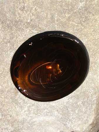 „Goldmonade“ 2007, Findling, Wasser, Sepiatinte, Plexiglas, Pumpe, , H 46, B 64, T 60
